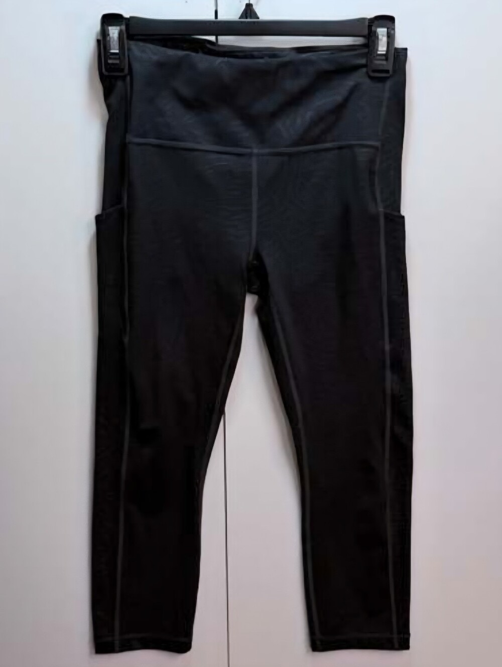 Athleta Ultimate Stash Pocket Embossed Capri Women's Small S Black Grey Athletic - Picture 7 of 12